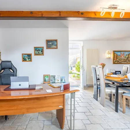 D'hotes Chez Jacques Bed and Breakfast