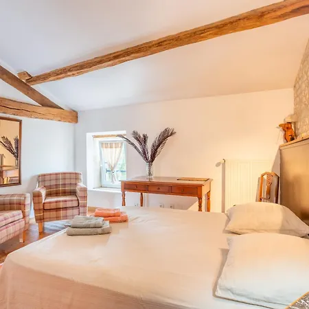 D'hotes Chez Jacques Bed and Breakfast